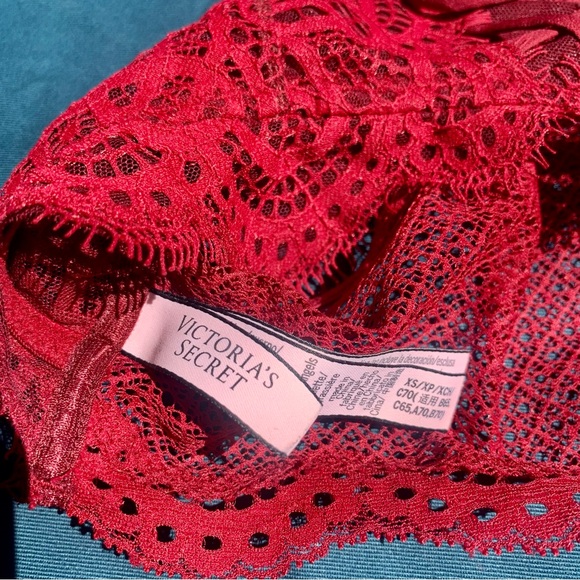 Lace lingerie sexy red bra from Victoria Secret - Picture 3 of 4